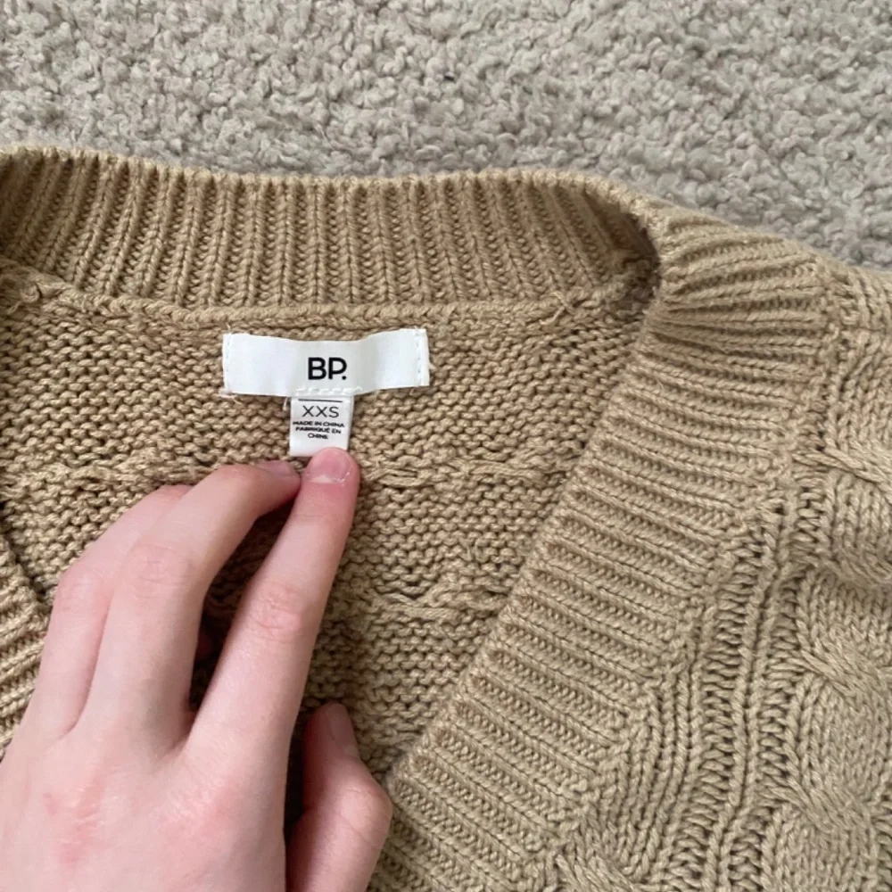 Cropped sweater - Picture 2 of 3